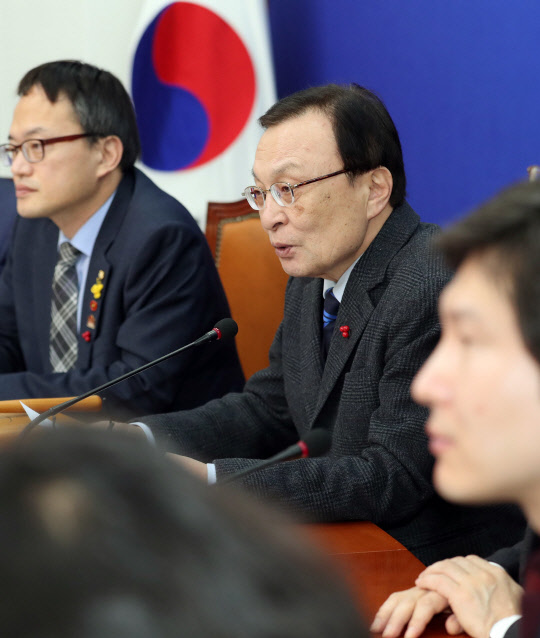 더불어민주당 이해찬 대표가 2일 오전 국회에서 열린 최고위원회의에서 발언하고 있다.  연합뉴스